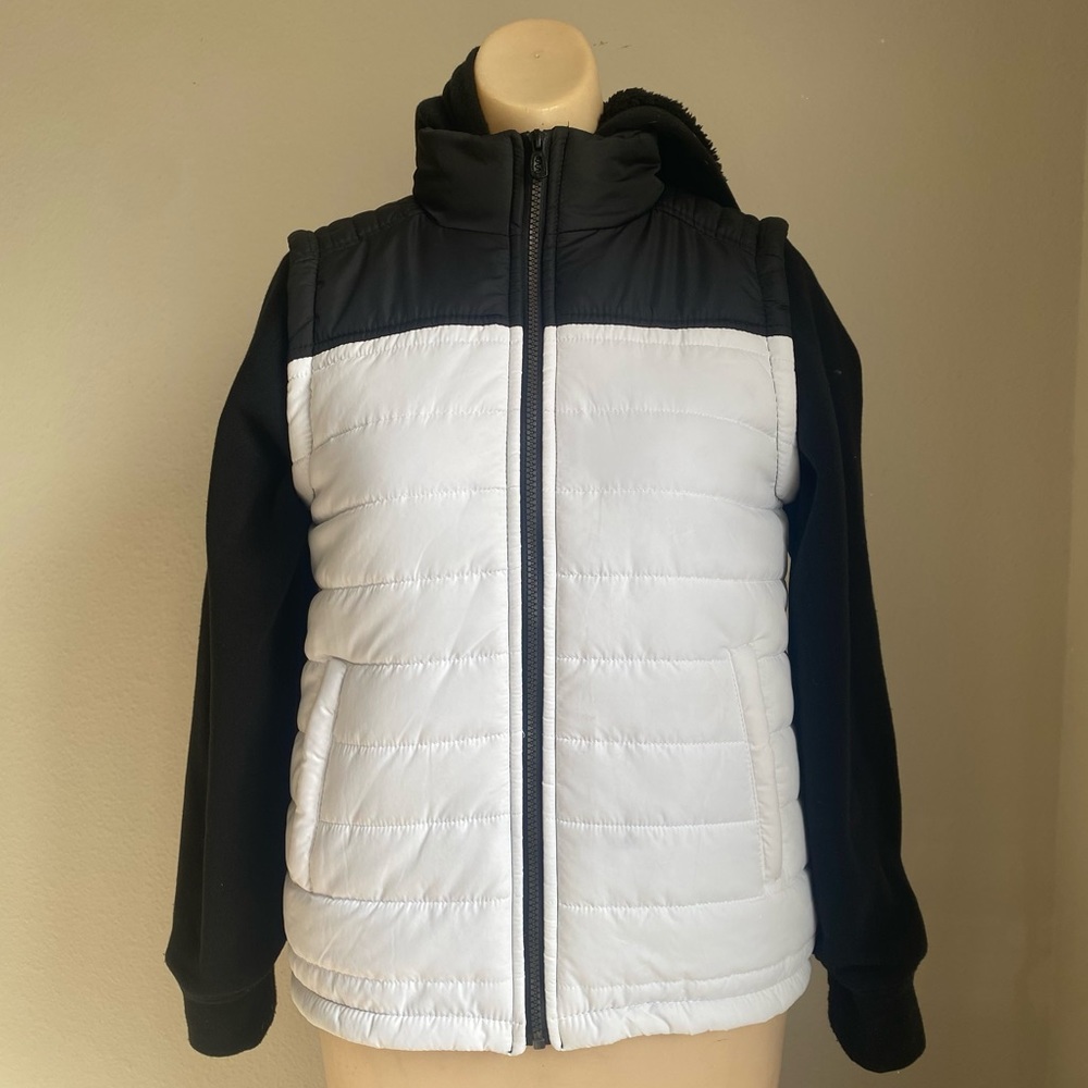 Distortion Comfort And Style Boys Hooded Black And White Jacket Size 8